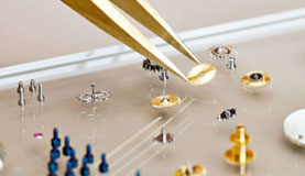 天津爱彼指定维修门店打开表壳